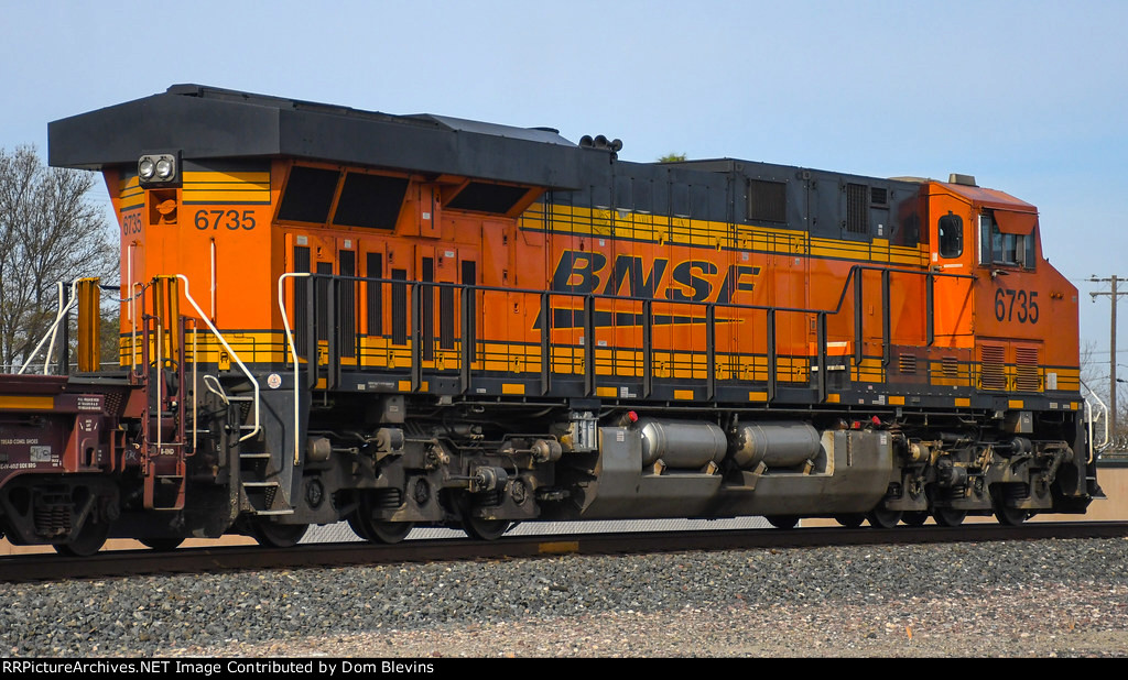 BNSF 6735